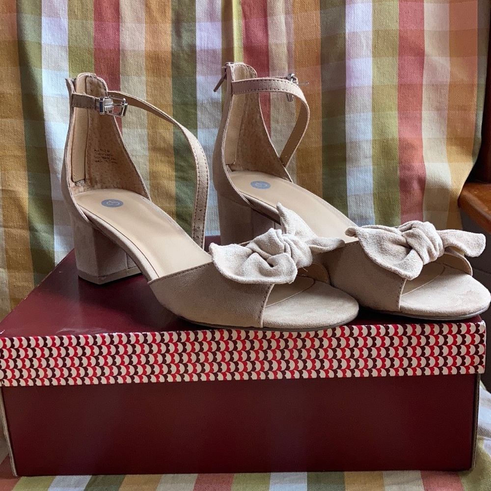 Dress barn chunky heel sandals